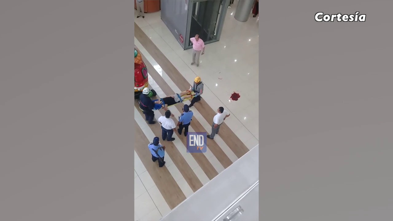 Hombre cae de segundo piso de un centro comercial en Managua - YouTube