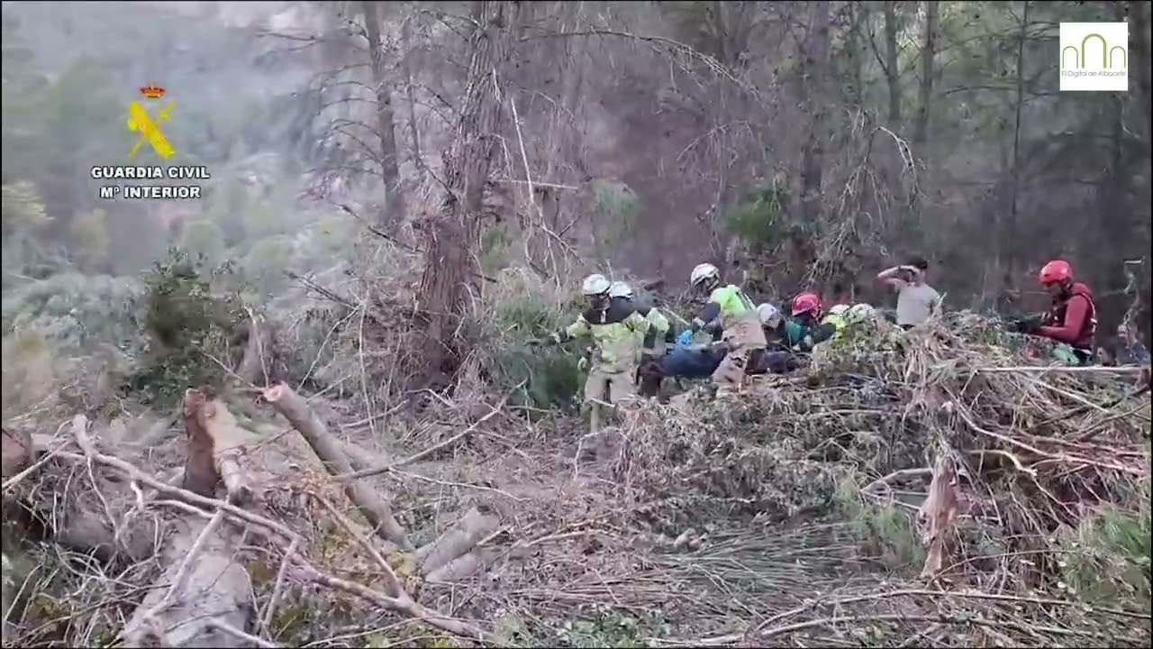 El gran trabajo de Guardia Civil y bomberos para recuperar los cuerpos de los desaparecidos en Letur