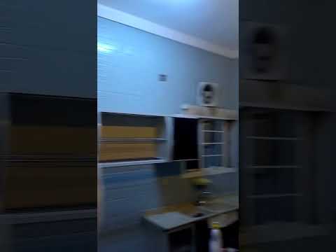 لون جدران شقه ابيض بالكامل رووعه