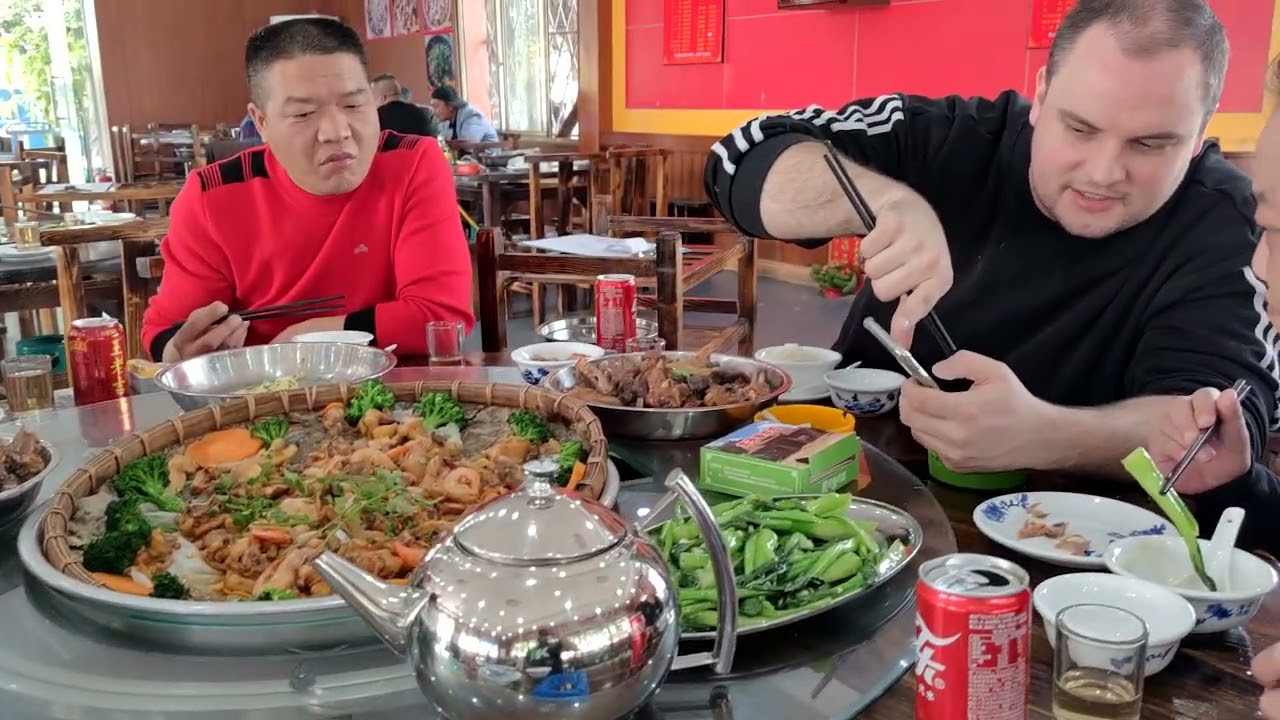 Obrzydliwe chińskie jedzenie. Musiałem uciekać bo mnie częstowali na siłę!