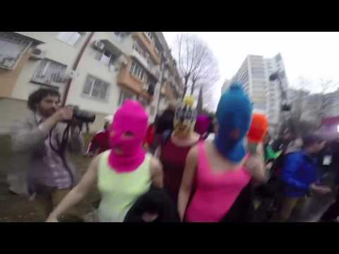 Video: Doi Membri Ai Pussy Riot Au Fost Reținuți La Moscova