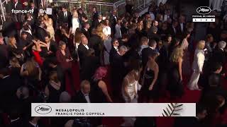 Hande Erçel Cannesta Kırmızı Halıya Böyle Geldi