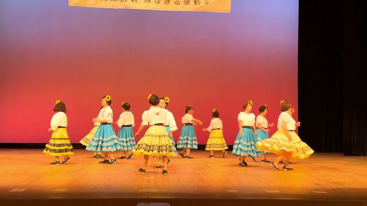 第45回 大学祭 フォークダンス - YouTube