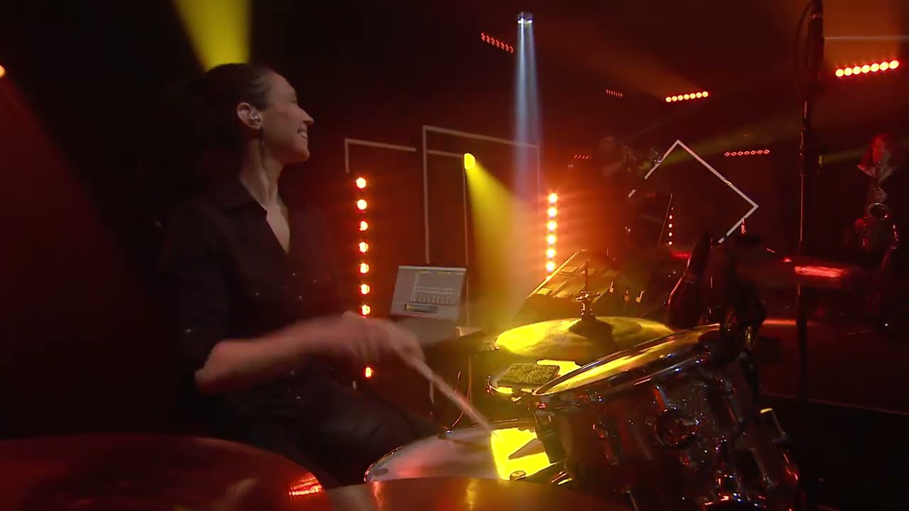 Emmanuelle Caplette: Opening Theme Belle et Bum (Télé-Québec)