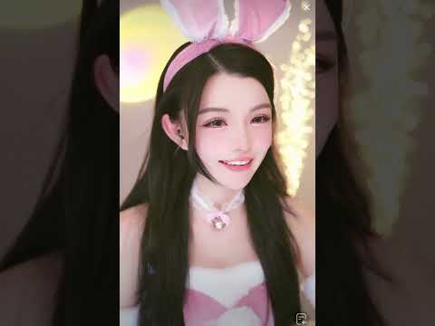 美女加一直播演唱歌曲《秒针》玉兔装好漂亮