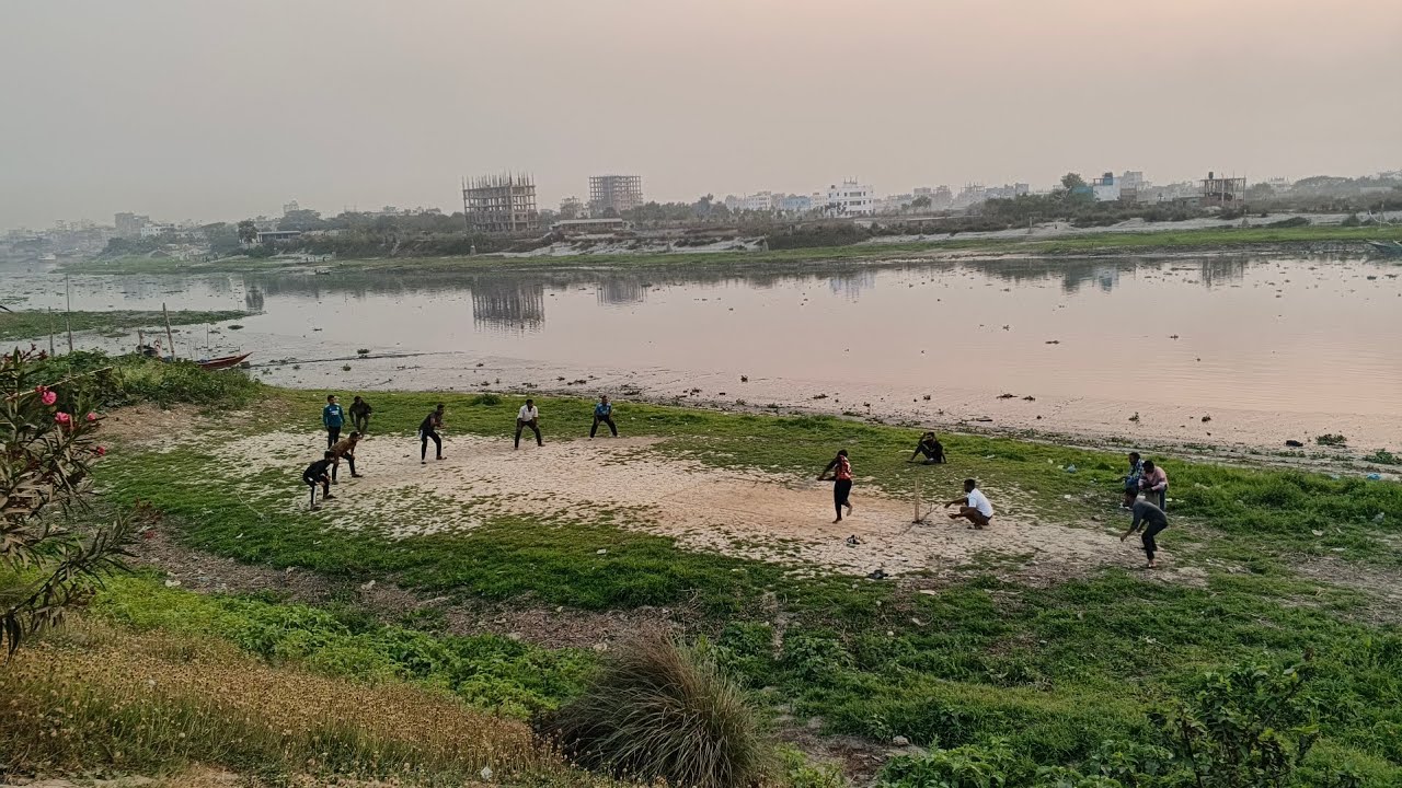 ঢাকায় মানুষ কোথায় ক্রিকেট খেলে দেখুন # Video #for you 