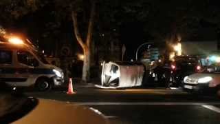 Aparatoso accidente de una furgoneta en Padre Claret con varios heridos 22/11/2013