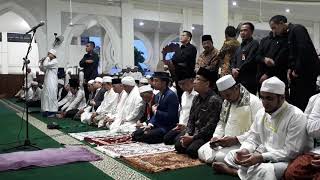 Presiden RI menunaikan sholat maghrib berjamaah di masjid Ponpes  Assalafi  Al Fithrah Surabaya 9/3/