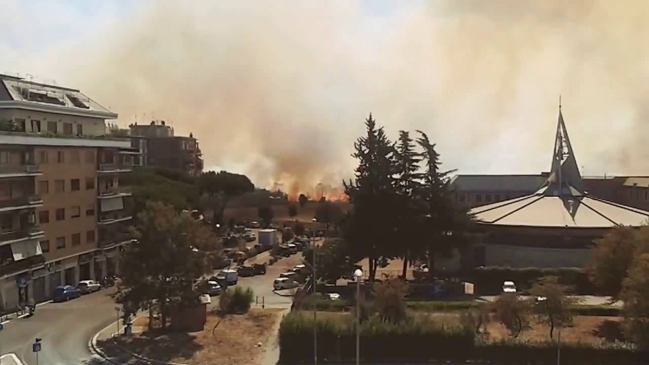 ROMA - Incendio PINETA SACCHETTI situazione MONTE MARIO ore 12:00 del ...