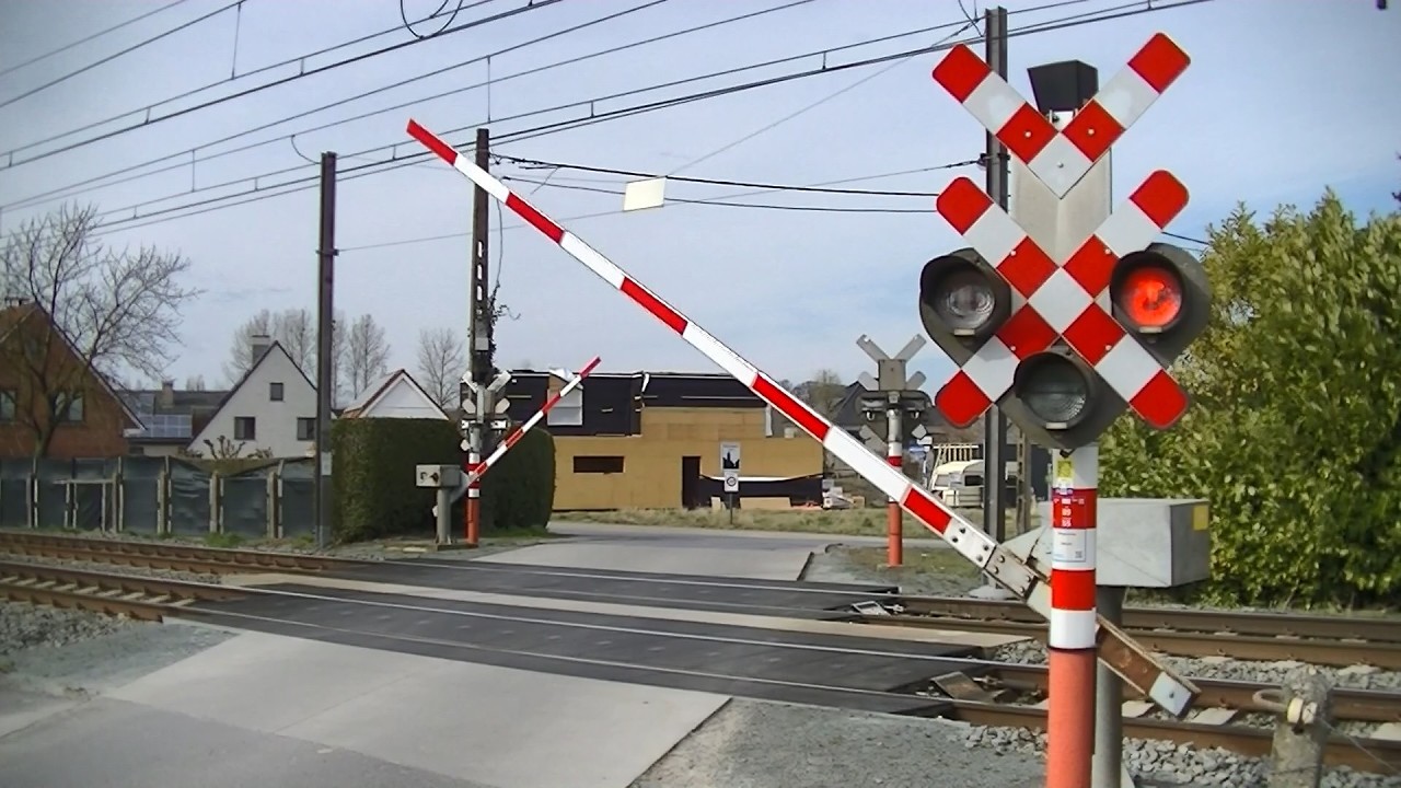Spoorwegovergang Zwalm (B) // Railroad crossing // Passage à niveau