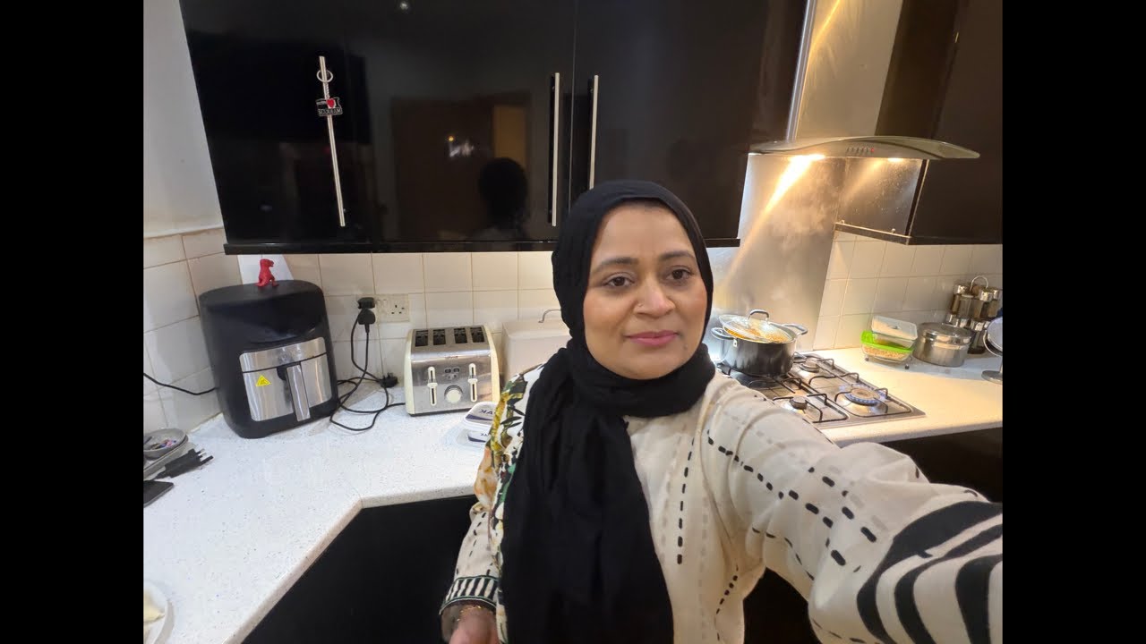 Irum Aapi cooksofficial is live Ayesha in ki apni beti nahi hai