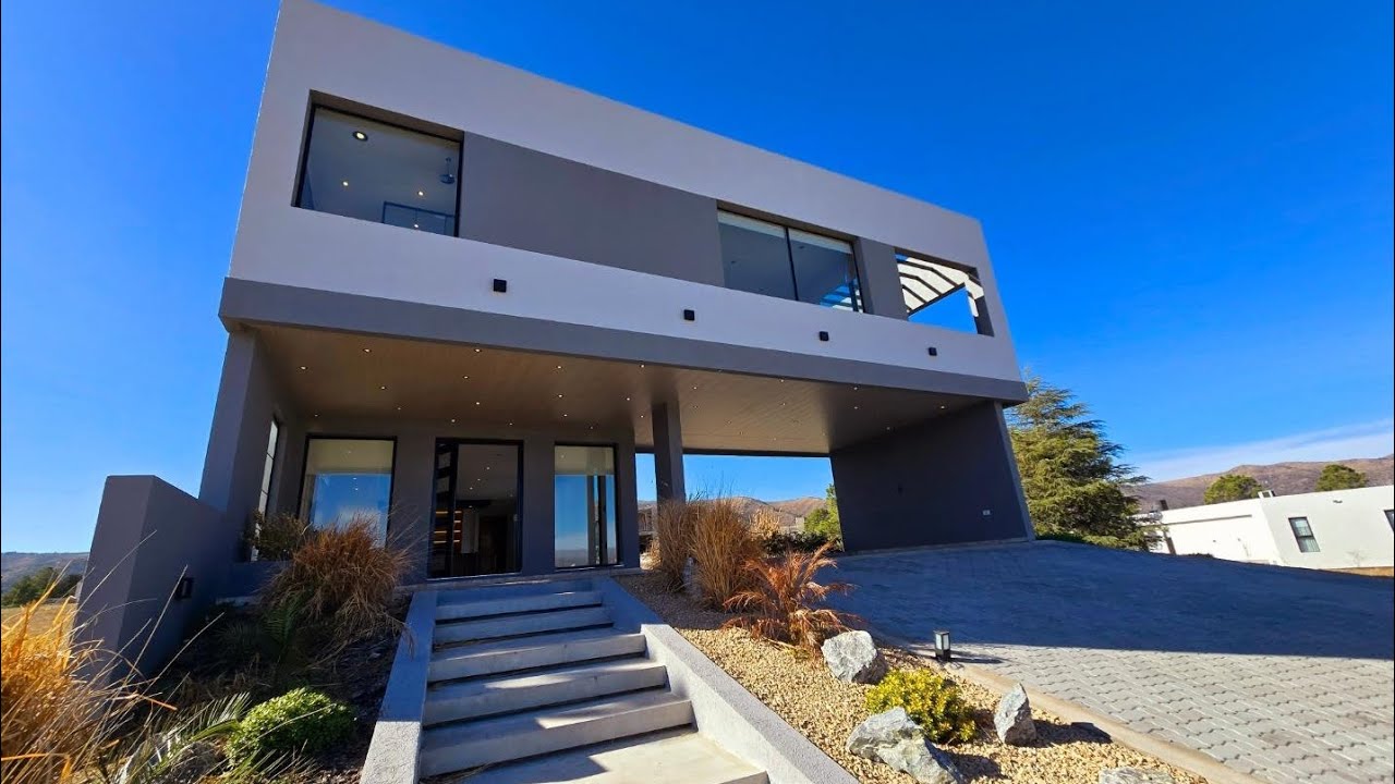 VENTA: Casa de categoría - 3 dormitorios 3 baños - a estrenar pileta - Carlos Paz Golf Country Club