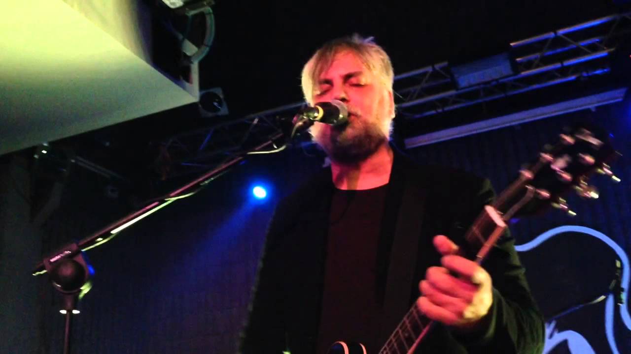 YouTube पर Paolo Benvegnù "feed the distruction" live @latteria Molloy देखें