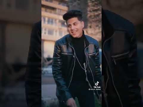 دايما عيني علي الراصه لما تهز فوصطها