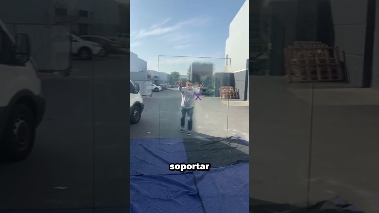 ¿Por qué el vidrio templado no se rompe con una patada?