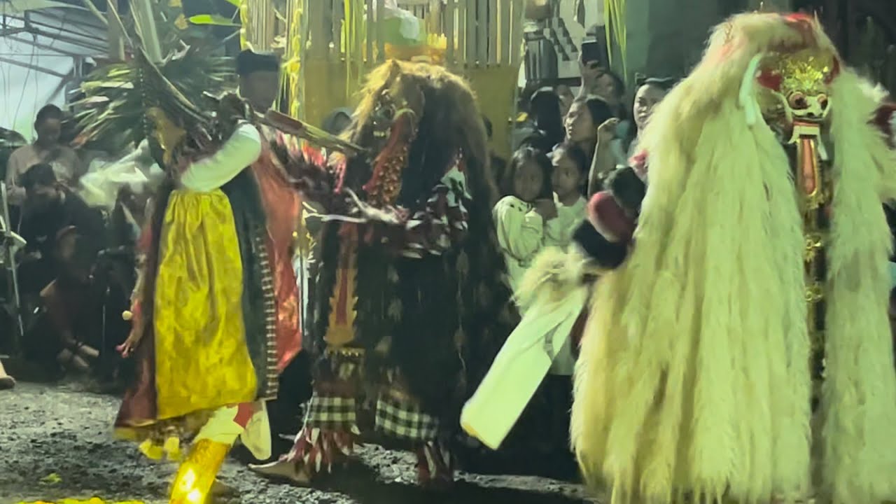 TARI SAKRAL RANDE-ACARA PIODALAM PURA RINGINTELU feat AGUNG WILIS