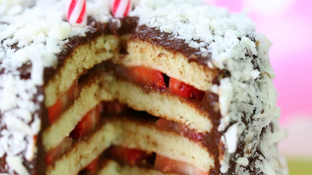 Baby strawberry pancakes cake with chocolate avocado frosting recipe - vegan | BuonaPappa