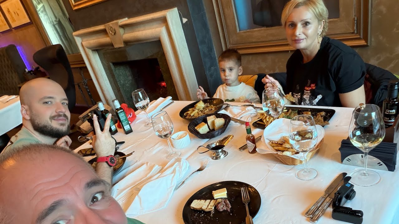 OCONASA BOGATASU OCONASU BANG PETRECERE A NASCUT ALEXANDRA