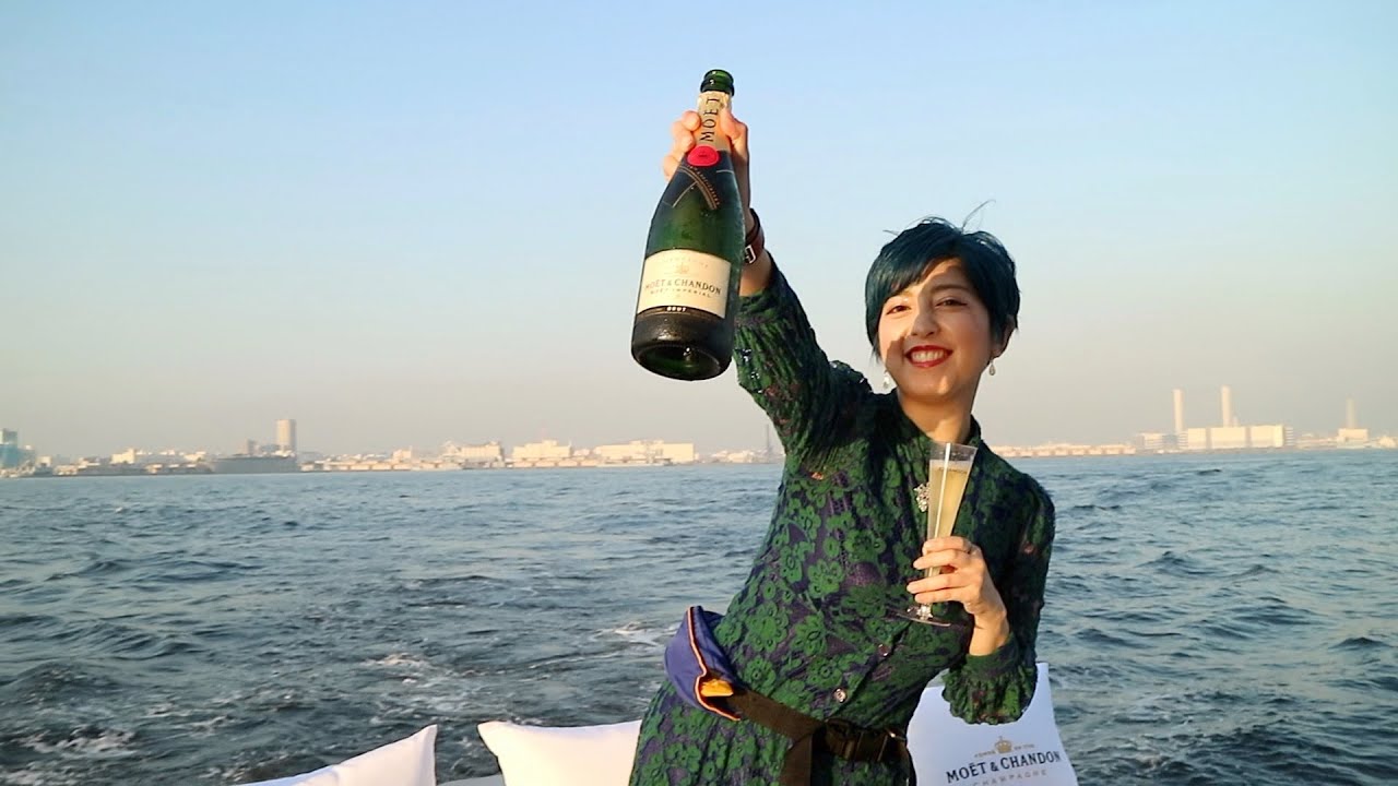 シャンパンクルーズ｜横浜港の貸切クルーザーで Moët & Chandon フリー