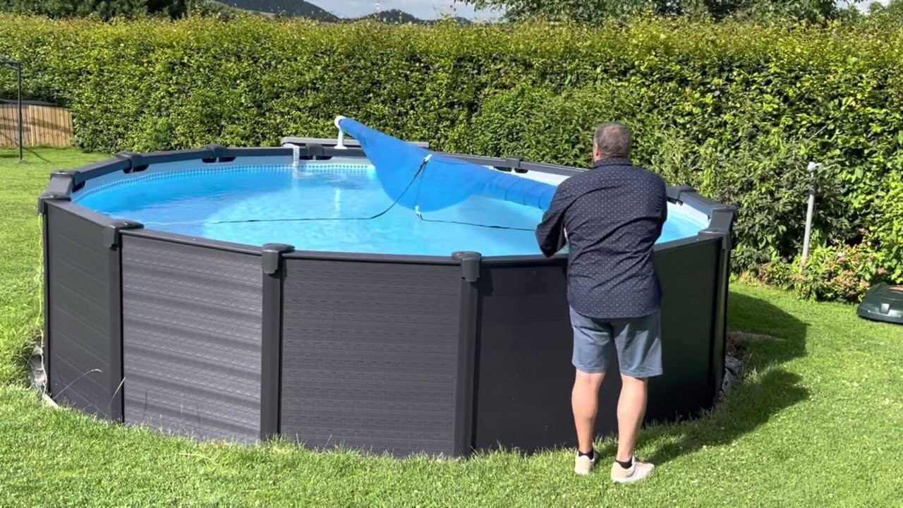 Enrouleur de bâche à bulles sur piscine intex graphite