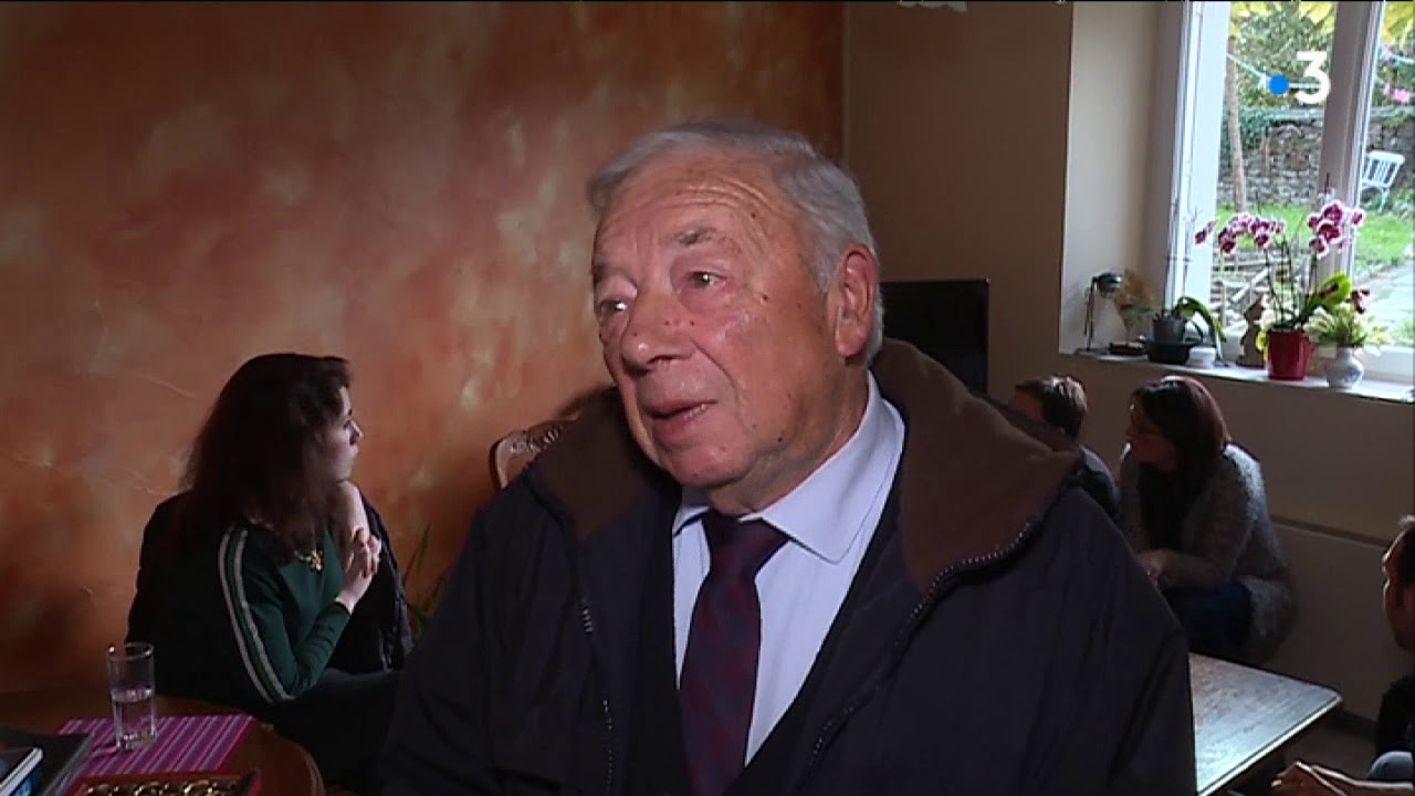 france télévisions sport Les habitants du village de Saint-Pierre-la-Cour se mobilise contre l'expulsion d'une famille russe