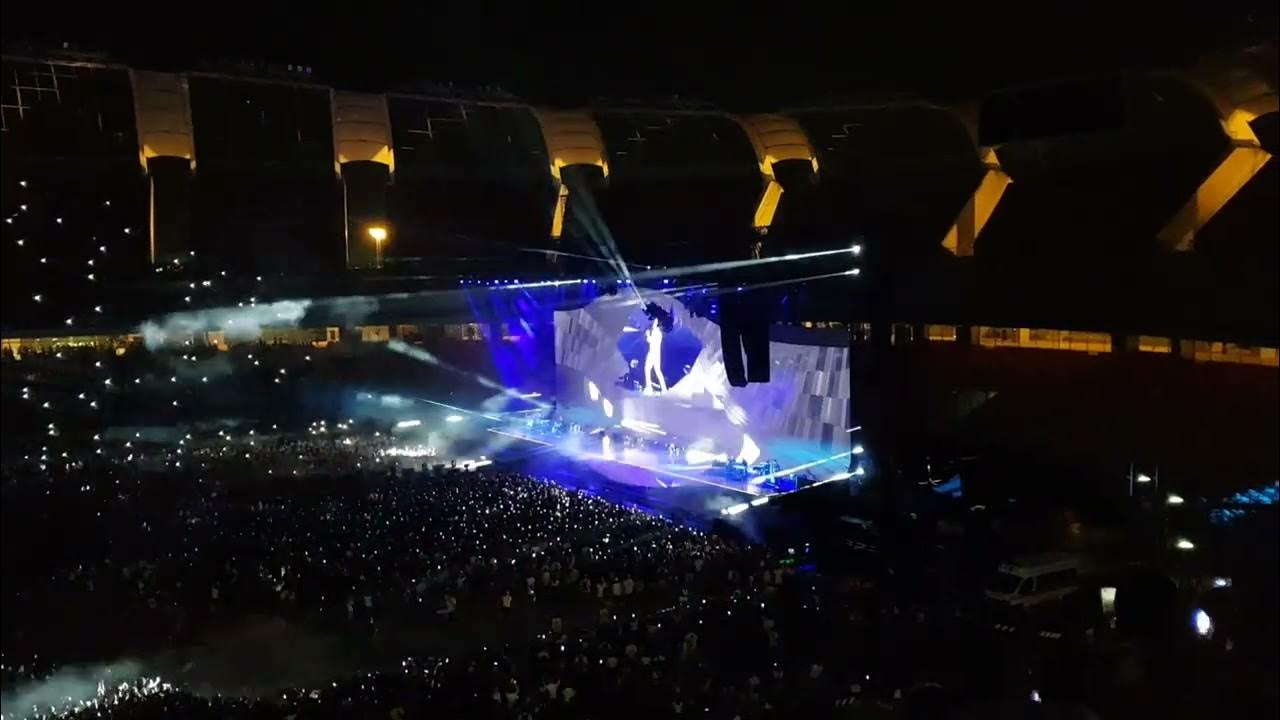 Bari. Tiziano Ferro Raffaella è mia.