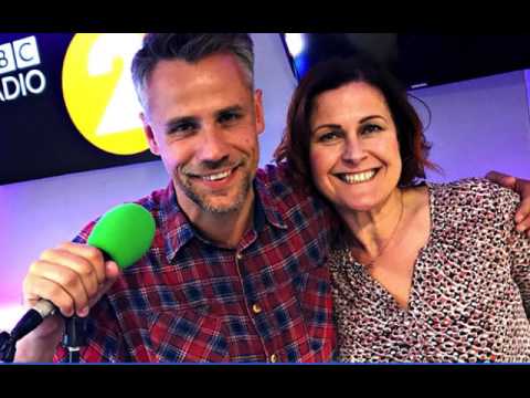 Alison Moyet - All Cried Out (Live on Radio 2)