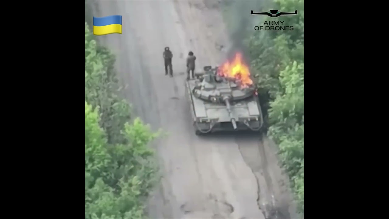🇺🇦🇷🇺Russian T-80 set on fire by drone 🔥