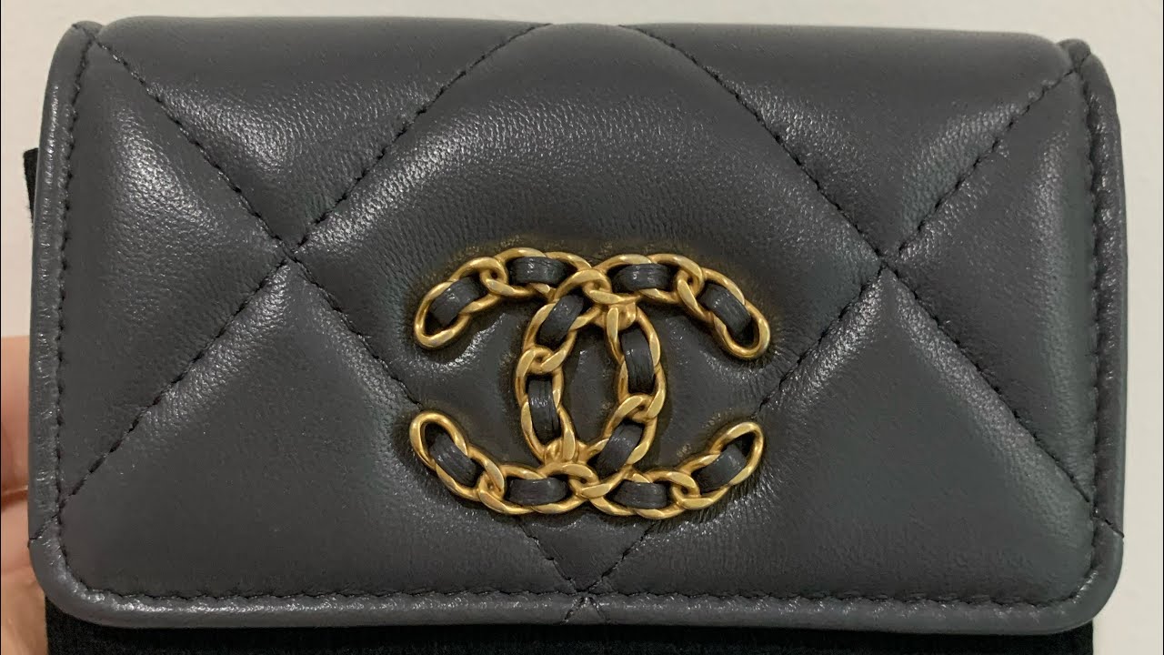 Unboxing time again - late 21b chanel 19 card holder 