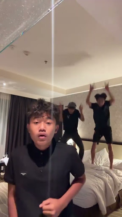 Auladi, Misel, and Fillix create a trend of metal kids nodding, clubbing kids shaking their heads