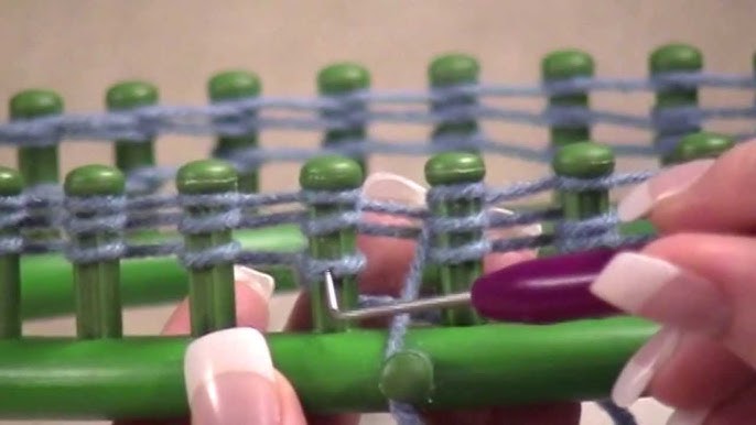 How to Change Colors on a Knitting Loom ⋆ Dream a Little Bigger