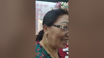 Wedding party niece calls Me uncle, in Trung Kinh village of lower. Hanoi Vietnam-Cỗ cưới cháu gái