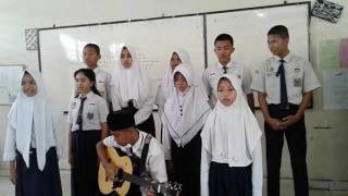 Arahsemen lagu cup mak ilang dari siswa-siswi SMPN 42 PLG
