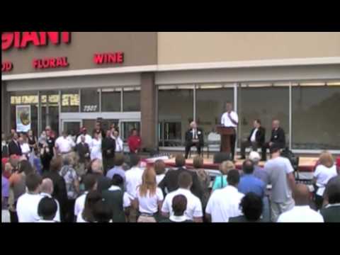 Gov Beebe attends Edwards Food Giant opening