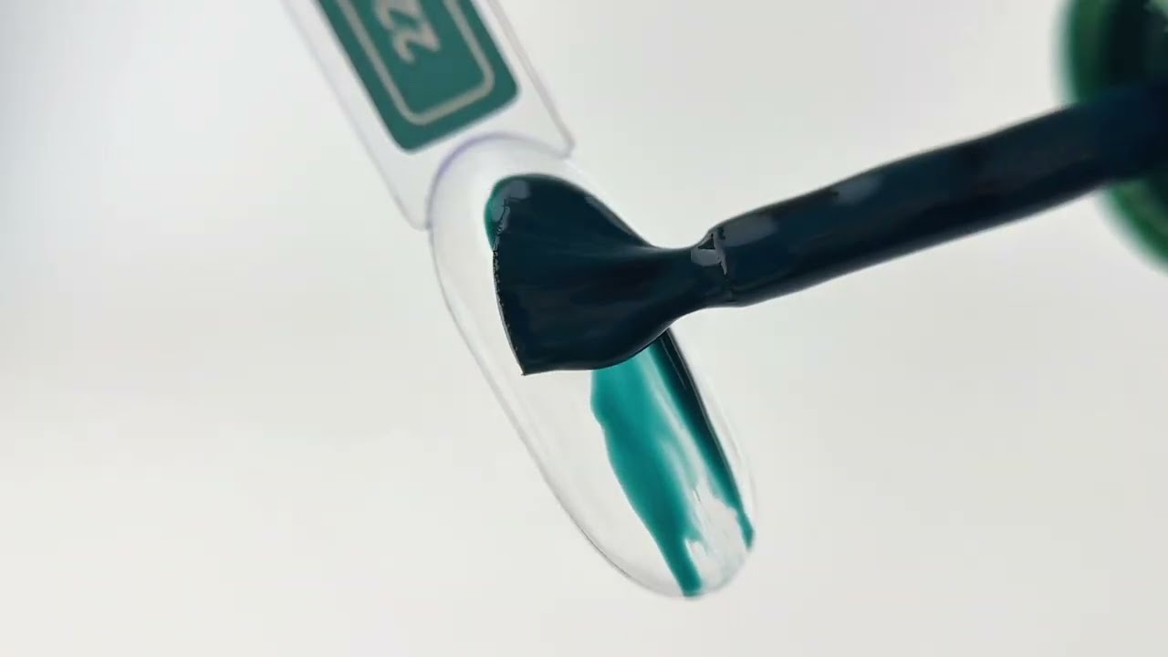 Выкраска: Гель–лак UNO №222 Темно-зеленый - Dark Green