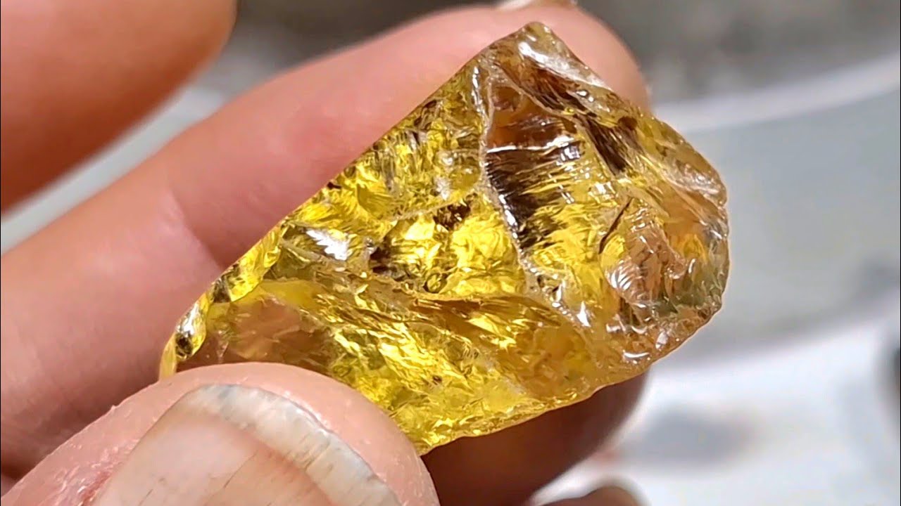 Одна женщина заплатила мне, чтобы я сделал что-то особенное с этим камнем. Посмотрите на результат.