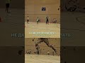 Как защитнику перехватить мяч в ситуации 2 против 1? @assist_school #footballer #futsal