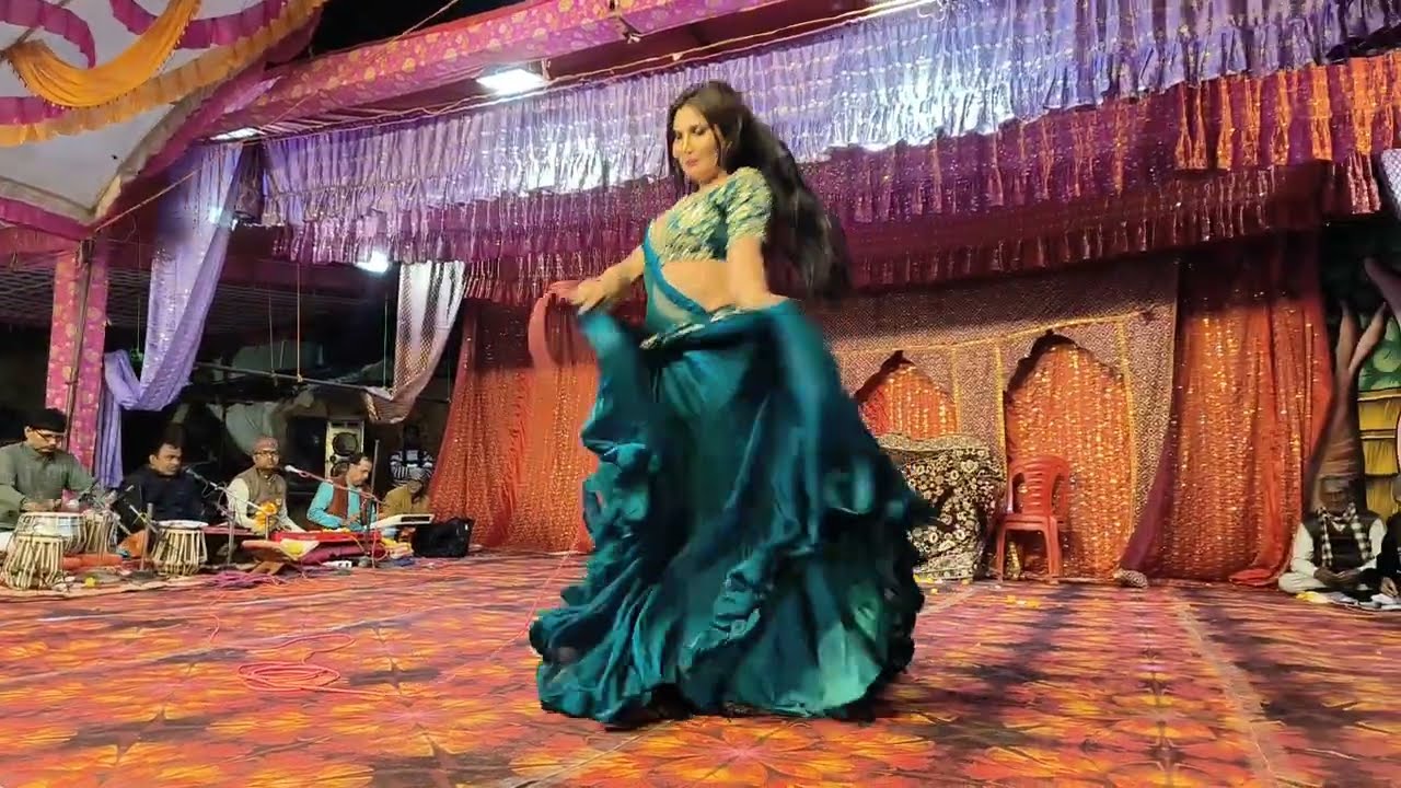 मिस दीपका पांडे कानपुर द्वारा सुंदर प्रस्तुति रामलीला प्रोग्राम सुज़ौर कानपुर देहात रामलीला 