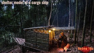 Build a shelter in the forest Cargo ship model house.