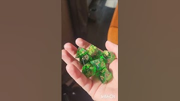 Emerald Dice :D #dicemaker #dice #dnd #dicegoblin #dicemaking #dungeonsanddragons #resin #resinart