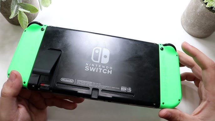 How To Insert A MicroSD Card Into A Nintendo Switch - GameSpot