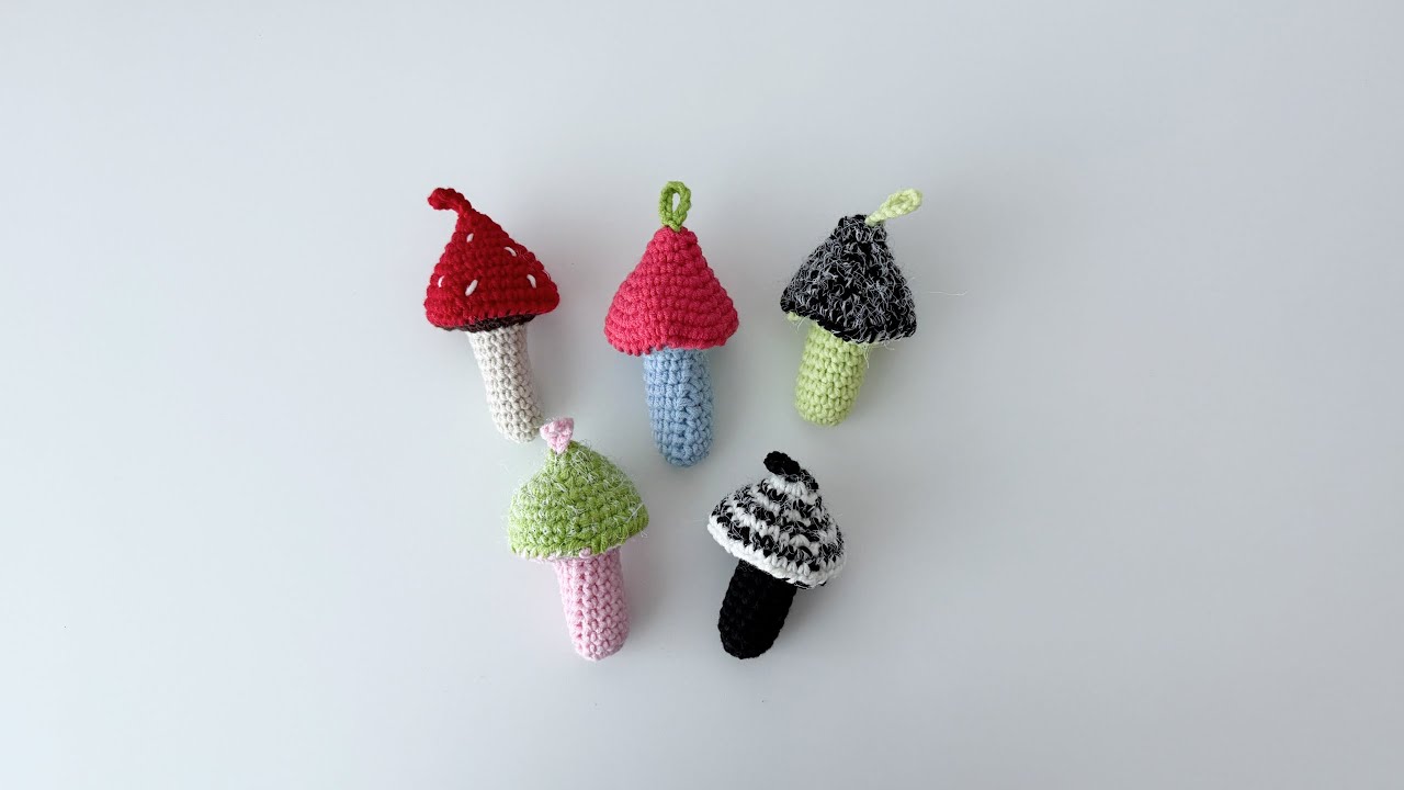 [УЗОР | Вяжите крючком вместе со мной🤍] Мастер-класс по вязанию брелока-гриба крючком