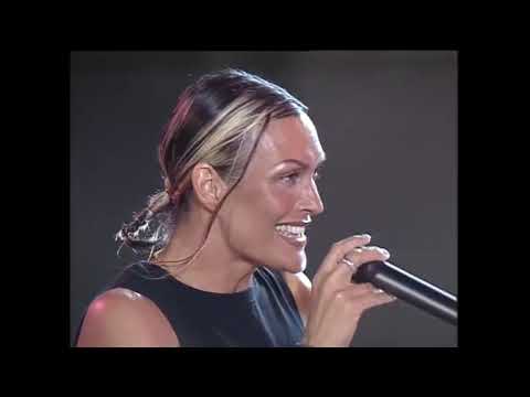 Anna Oxa, Chayanne - Caminando Caminando