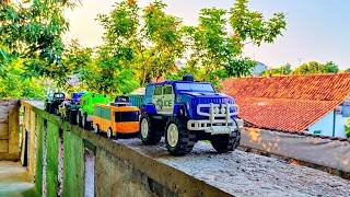 SERU ‼️ Main Mobil Mobilan Seluncur Ada Mobil Polisi, Tayo, Truk Sampah, Jeep hingga Truk Oleng