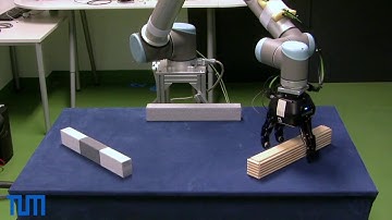 Tactile-based Object Center of Mass Exploration and Discrimination