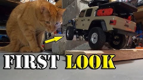 SCX24 Jeep Gladiator - FIRST LOOK - TEST RUN - In The Hobby Cave - 1/24 Scale - RTR - Axial