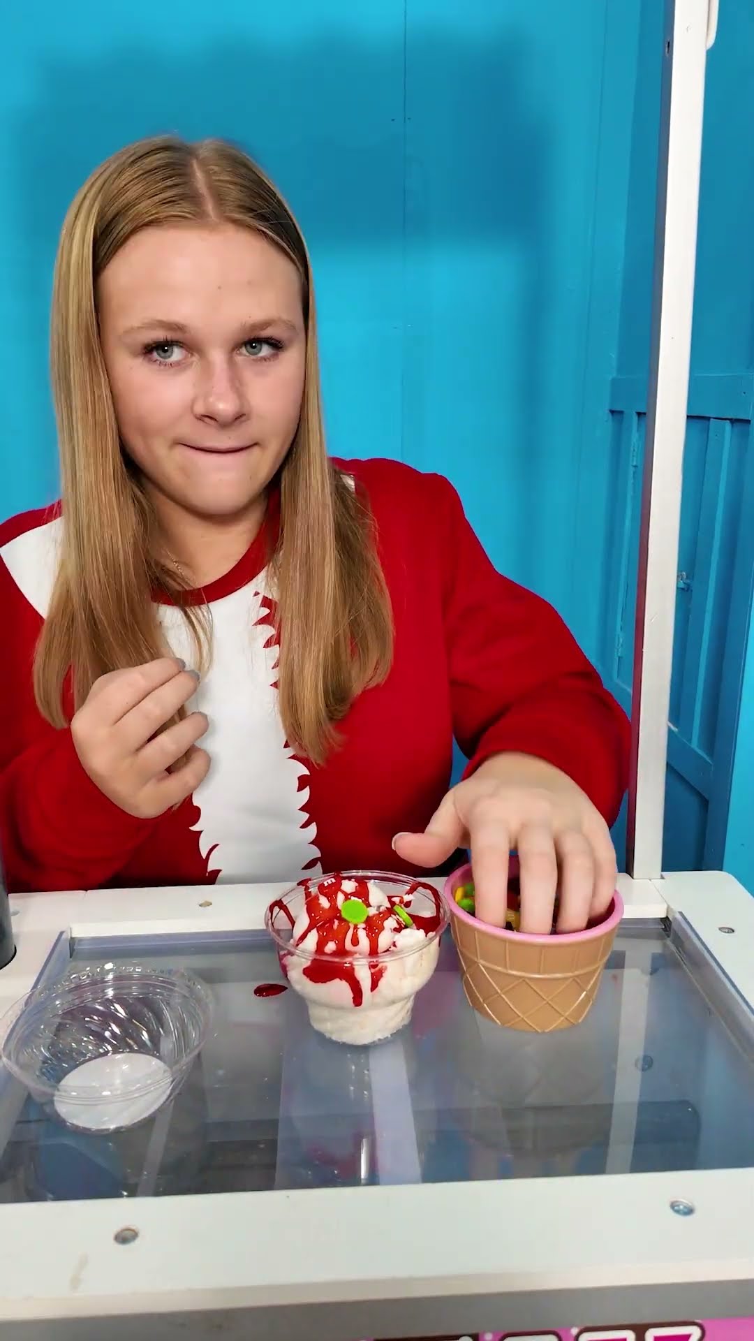Assistant Makes DIY Slime Christmas Ice Cream #FamilyFun #Slime #Indooractivity