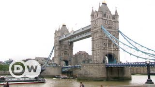 Blick auf die Londoner Tower Bridge | DW Deutsch
