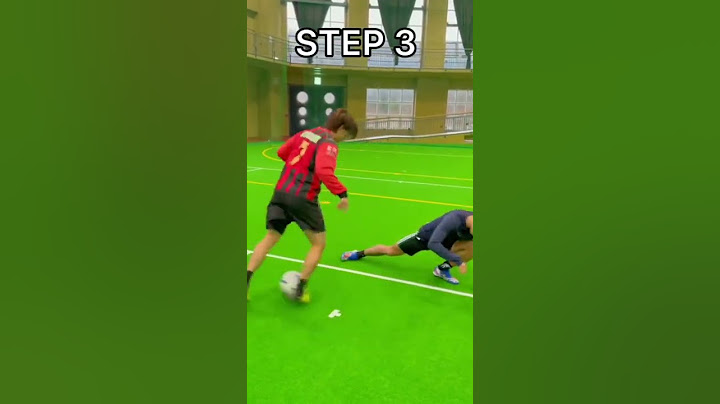 เทคนิคหลอกผู้ต่อสู้ด้วยสเต็ปสับขาหลอกลูกบอลแล้ววิ่งอ้อมหลัง (trick leg)