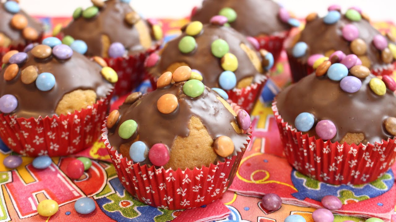 Muffins mit Schokostücken&amp; Smarties🎉 GEBURTSTAGSMUFFINS 🎉 | LECKER | # ...